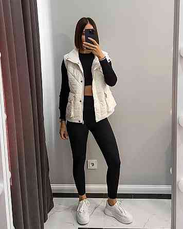 Женская стеганая жилетка плащевка лак на синтепоне Молочный, 48 Одесса