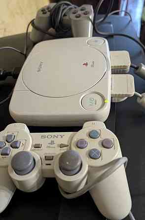 Playstation one Slim PS1,2 карты памяти, 2 джойстика 25 игр. Киев