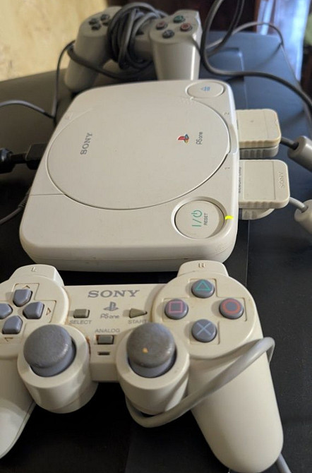 Playstation one Slim PS1 ,2 карти пам'яті,, 2 джойстика 25 ігр. Київ - фото 2