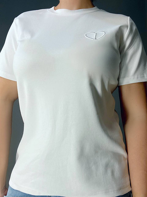 Футболка женская A-N 27040 базовая по фигуре с вышивкой сердце, белый, one size Киев - изображение 14