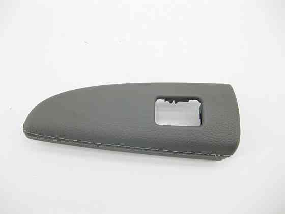 Mercedes-Benz  A2217200689 7H91 Облицювання сіра шкіра кнопки склопідйомника на передній правій дверній карті S-Class W221 Одеса