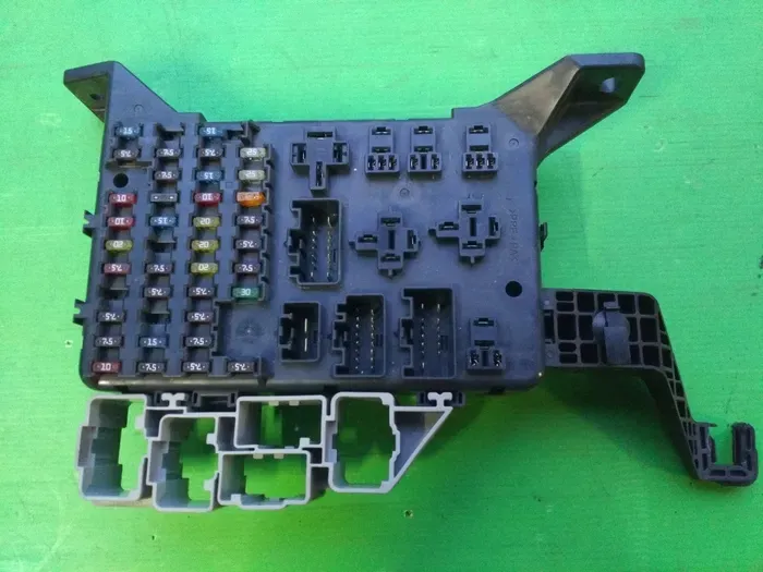 Блок запобіжників 4S7T-14A073-AA Форд Мондео 3 оригінал Вінниця - фото 1