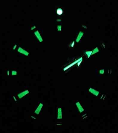 Кварцовий водонепроникний годинник. Київ