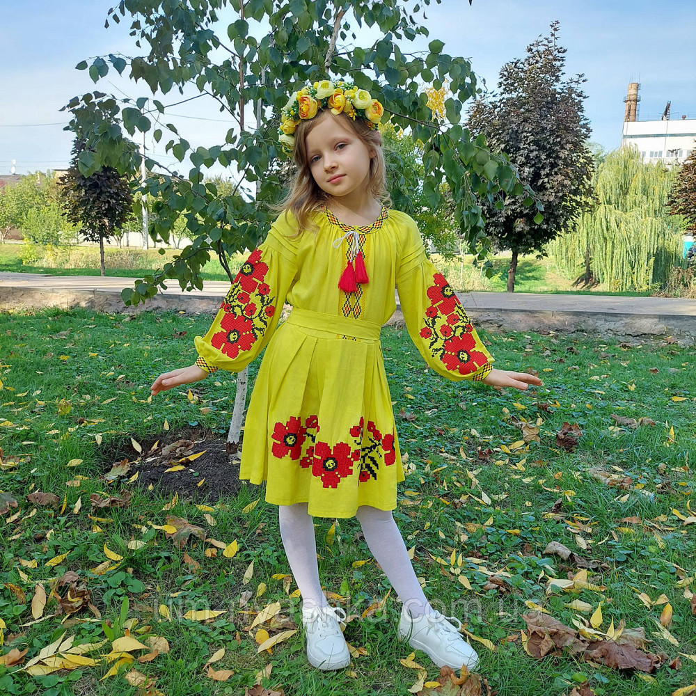 Детское вышитое льняное платье 