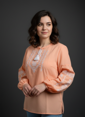 Шифоновая женская блуза в нежном цвете с белым вышитым орнаментом Киев