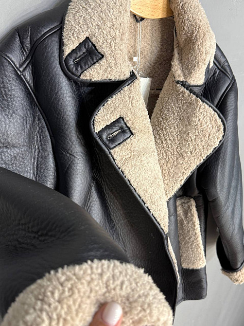 Дублянка жіноча Aftf Basic 242 з бежевим хутром на ґудзиках чорна, чорний, S Київ - фото 2