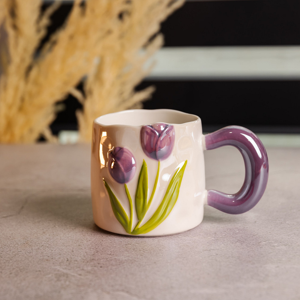 Yiwu Новорічна порцелянова чашка для чаю та кави "Ніжний Тюльпан" з 3D-декором 400 мл, святкова Коломия - фото 1
