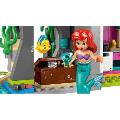 Конструктор LEGO Disney Замок принцессы и королевские любимцы (43267) Винница