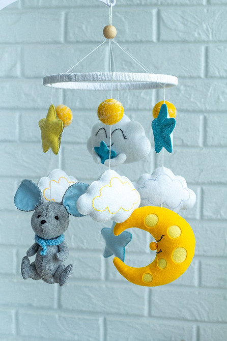 Дитячий мобіль на ліжечко для немовлят ручної роботи WooolyWool «Мишеня» Київ - фото 1