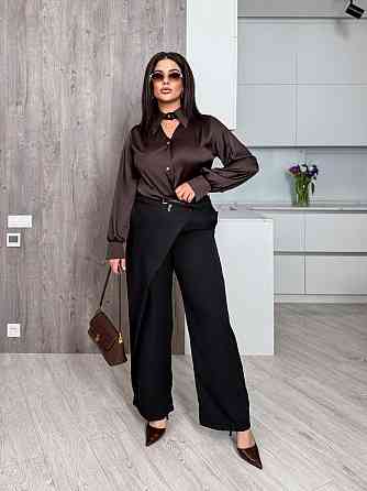 Женские прямые брюки с эффектным асимметричным запахом спереди из костюмной ткани Одесса