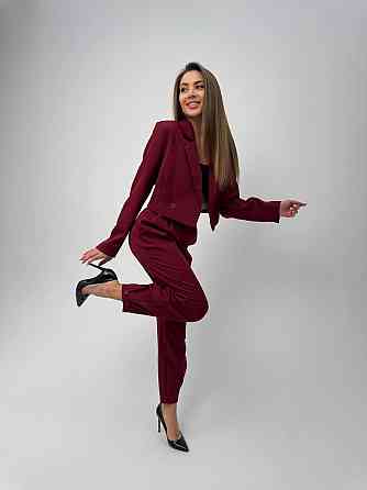 Женский базовый брючный костюм: укороченный пиджак и брюки креп-костюмка + подкладка Марсал, 42/44 Одесса