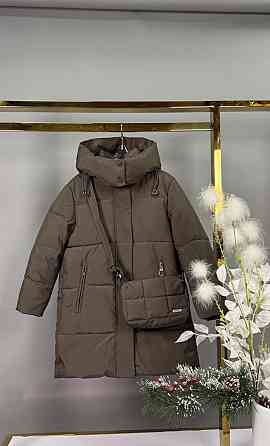 Детская зимняя куртка - пальто для девочки с сумкой на 8 - 9 лет шоколад Николаев