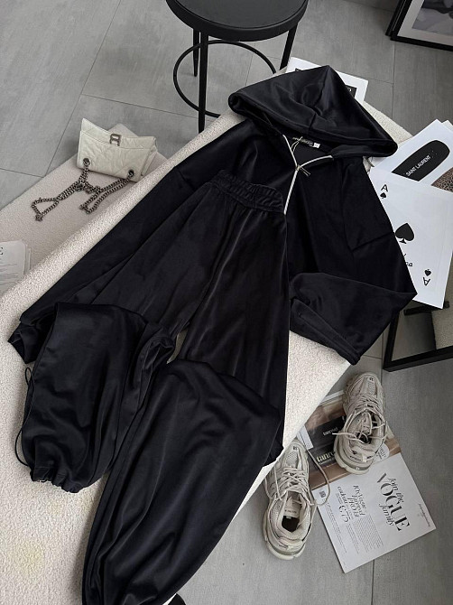 Жіночий стильний прогулянковий костюм-двійка: кофта та штани в спортивному стилі велюр Чорний, 42/44 Одеса - фото 9