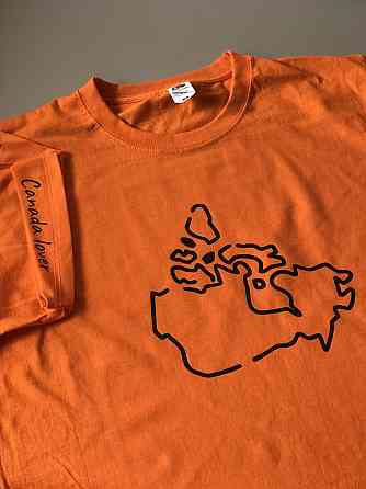 Женская\Мужская футболка 100% хлопок  с картой Канады (можно любой страны ) и надписью на рукаве Черновцы