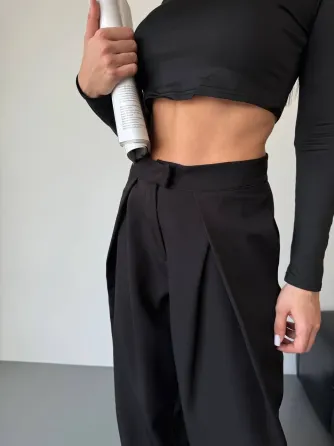 Жіночі брюки палаццо з високою талією — ідеальний варіант для базового гардеробу. Одеса