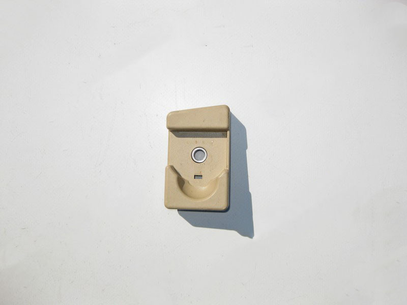 Mercedes-Benz  A1648600251 8K67 Бежева накладка під правою петлею кріплення багажу ML W164 GL X164 Одеса - фото 1