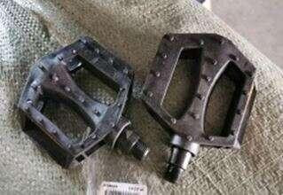 Педали велосипедные горные (с катафотами, пластик, широкие, черно- серые) Мукачево - изображение 1