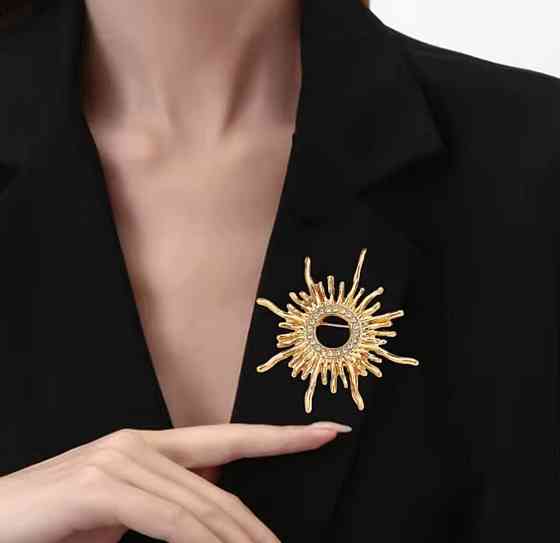 Брошь солнце золотистая с камнями, стильная женская брошь на одежду 4,5 см Киев