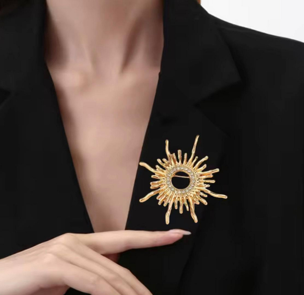 Брошь солнце золотистая с камнями, стильная женская брошь на одежду 4,5 см Киев - изображение 2
