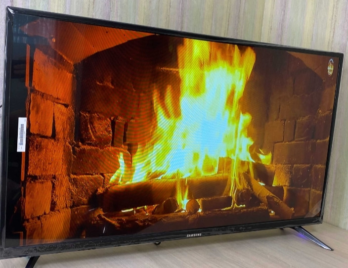 Тонкий Телевизор: Samsung Smart TV, 42