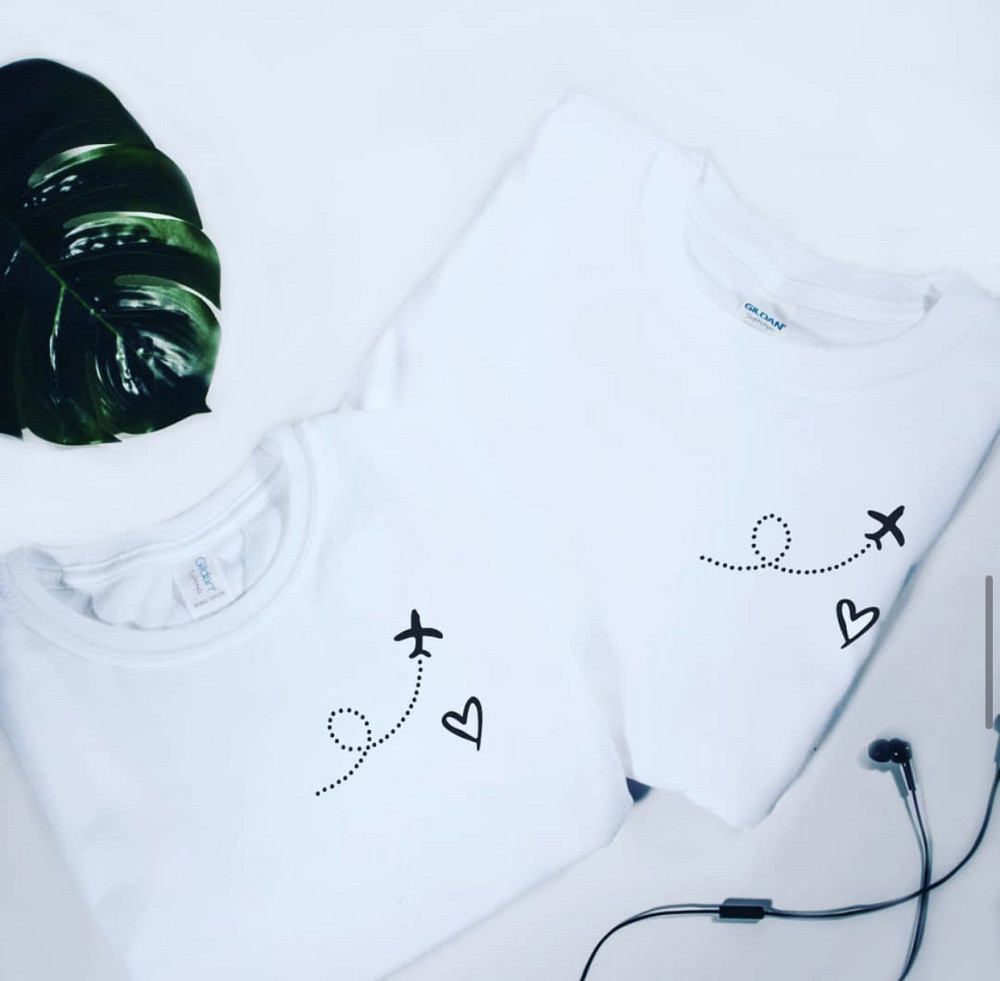 Парные футболки для парня и девушки c надписью Самолет к сердцу Черновцы - изображение 1