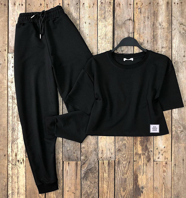 Жіночий прогулянковий костюм-двійка: укорочена футболка + джогери двонитка Чорний, 46/48 Одеса - фото 1