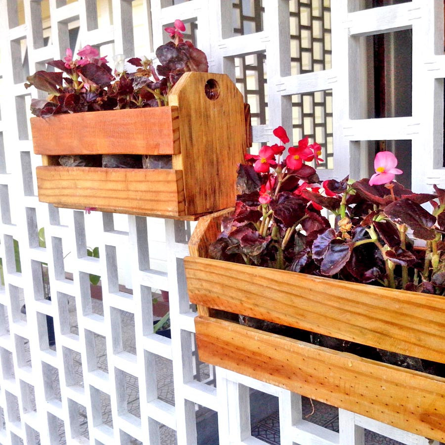 Полка настенная для цветов 