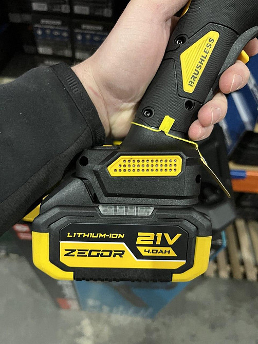 Угловая бесщеточная шлифмашина ZEGOR AGPP-21BL-125 (акум 21V 4.0Ah 1шт и зарядка) Киев - изображение 6