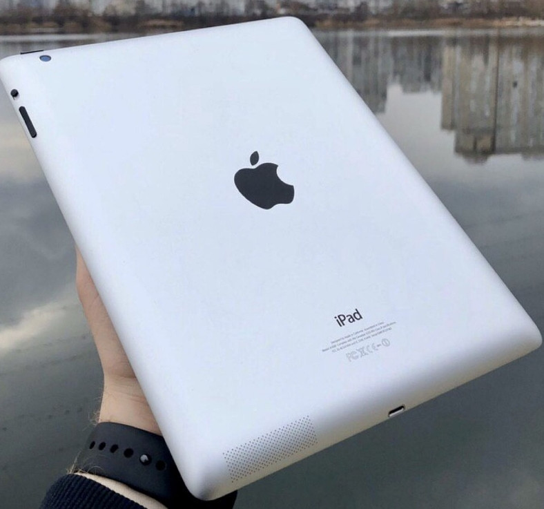 Планшет Apple iPad 4 9.7