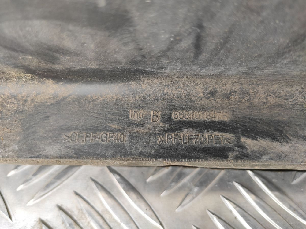 Накладка під лобове скло Renault Megane III 2008-2012 (668101847R) Ковель - фото 1