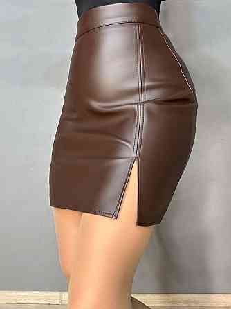 Юбка женская Gritana 956 из экокожи короткая с разрезами коричневая, коричневый, M Киев
