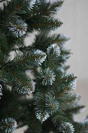 Штучна ялинка Королева з білими кінчиками з м'якою голкою ПВХ Одеса