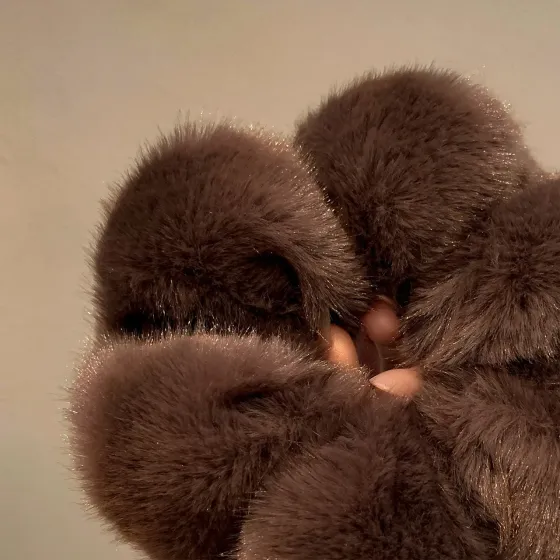 Резинка для волос из искусственного меха 15 см коричневый Киев