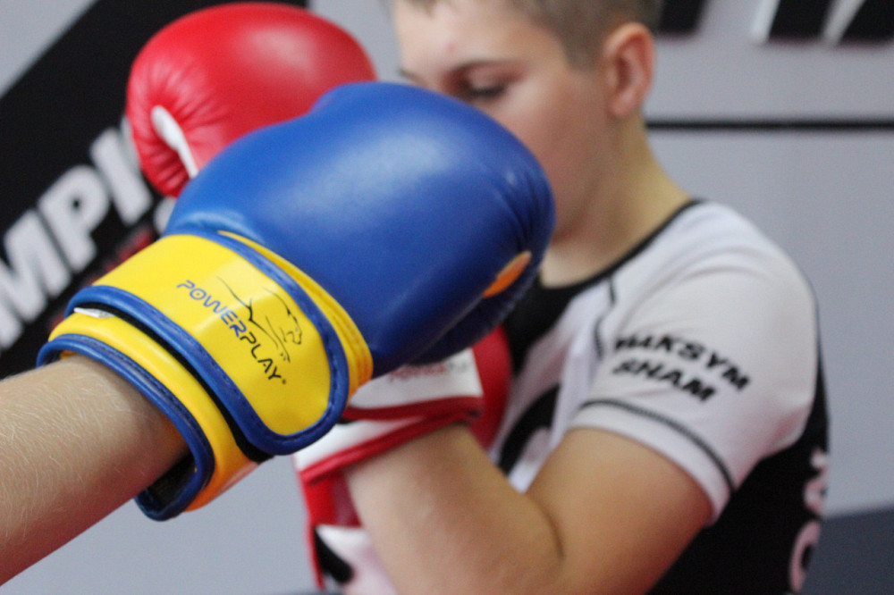 Боксерські рукавиці PowerPlay 3004 JR Classic Синьо-Жовті 8 унцій Кам'янське - фото 8