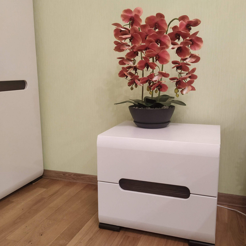 Штучна латексна орхідея VIP у керамічному кашпо кольору антрацит на три гілки персикова Дніпро - фото 7