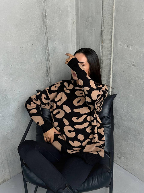 Жіночий принтований затишний оверсайз светр в'язка Чорний Одеса - фото 8