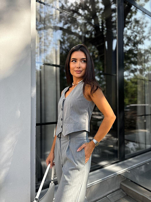 Женский брючный костюм двойка: жилет и брюки турецкая костюмка Серый, 44 Одесса - изображение 3