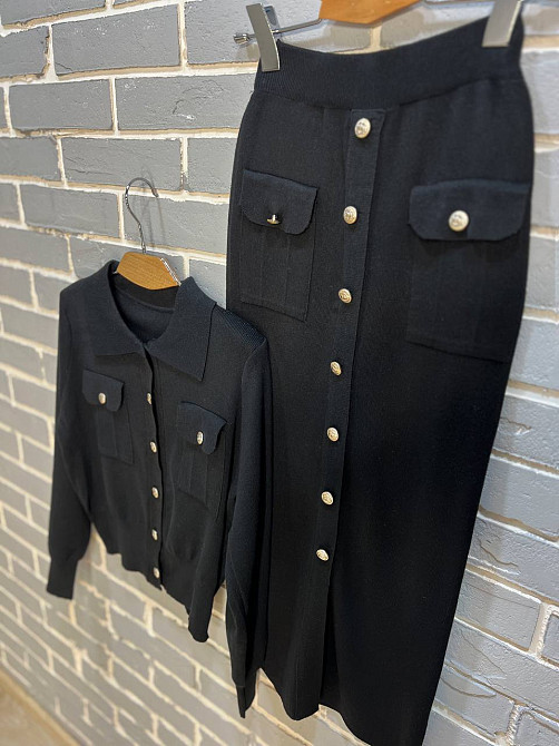 Костюм жіночий De Red 8672 кардиган з комірцем та довга спідницею золоті гудзики one size чорний , ч Одеса - фото 7