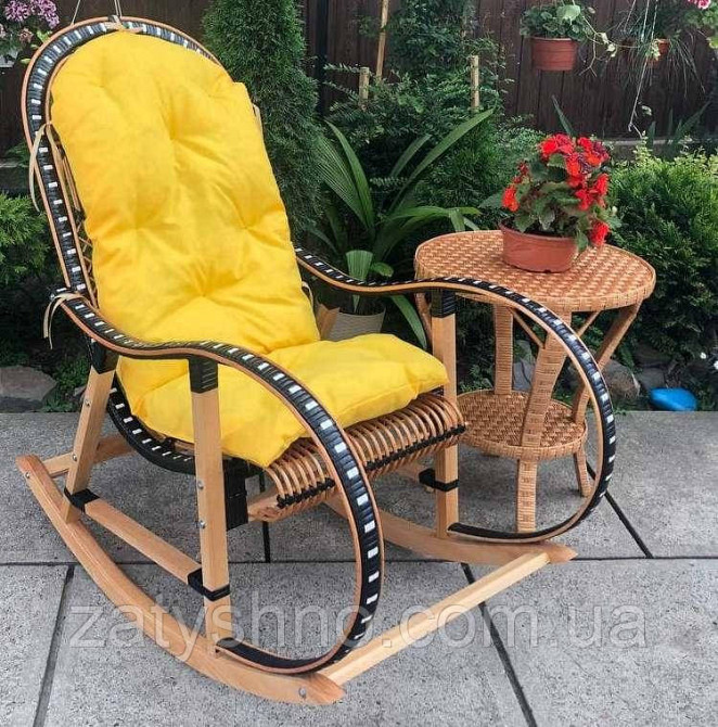 Кресло качалка плетеная с накидкой  желтой и круглым  столом Киев - изображение 5
