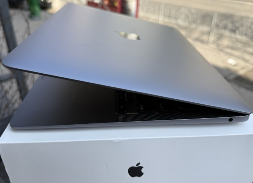 Ноутбук MacBook Air 13” M1 8/256gb Space gray Киев - изображение 2