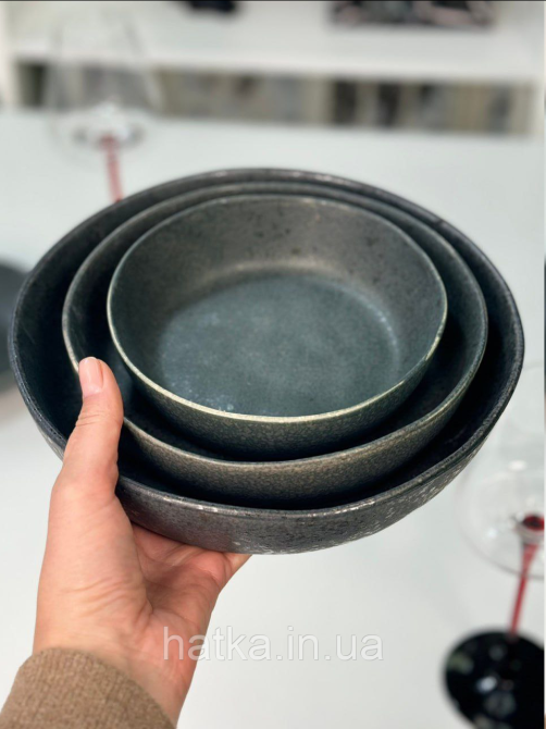 Тарілка глибока салатник чорна  кераміка 16*4,5 см "Шайні-дот" 101-0415 для дому та ресторанів Київ - фото 2