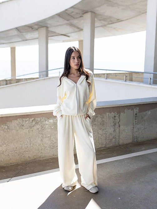 Женский повседневный оверсайз костюм двойка: кофта и штаны хлопковый велюр Кремовый Одесса - изображение 7
