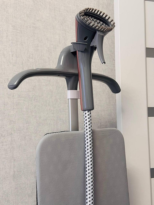 Відпарювач вертикальний для одягу зі стійкою Zepline 3500Вт ZP-132  ємність 2500 мл, колір Рожевий Одеса - фото 4