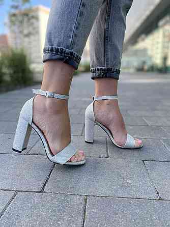 YES MILE Босоніжки жіночі срібні YES MILE -3 літні з напиленням еко-шкіра на підборах / Модні б Коломия