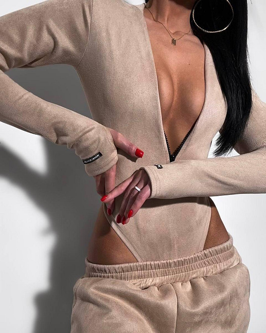 Женский стильный костюм двойка: боди и джоггеры замш на дайвинге Одесса - изображение 4