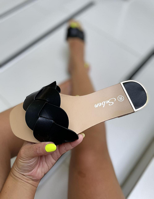 Seben Жіночі шльопанці зі штучної шкіри на низькому ходу чорні класичні Seben T125-1 р. 39-41 3 Коломия - фото 1