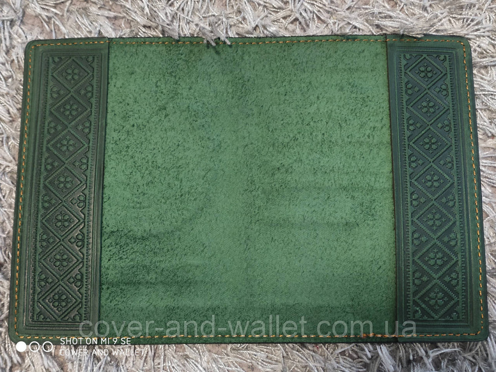 Кожаная обложка на паспорт с гербом Украины зеленого цвета ST Leather Киев - изображение 5