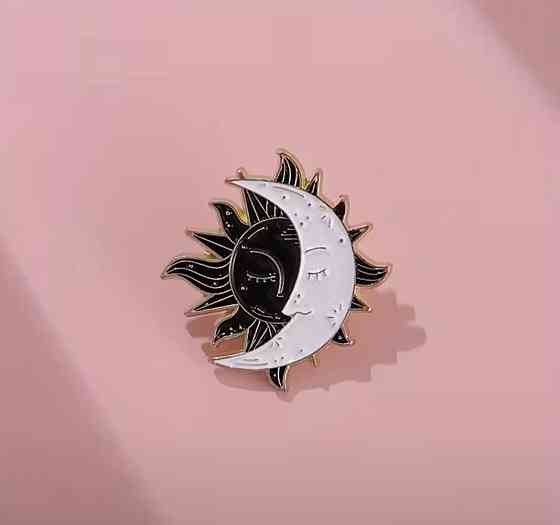 Брошка сонце і місяць, пін інь янь сонце місяць, значок космос естетика Київ