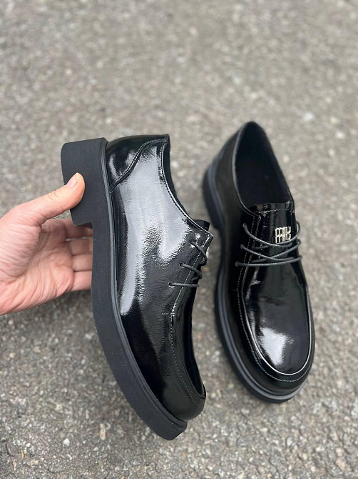 Notta bene Стильні топсайдери жіночі з натуральної лакованої шкіри на низькому ходу чорні деміс Коломия - фото 3