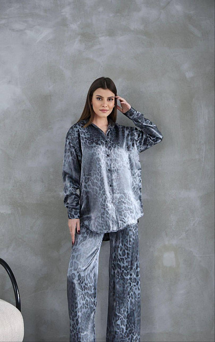 Жіночий легкий прогулянковий леопардовий костюм-двійка: сорочка та штани Сірий, 44 Одеса - фото 1